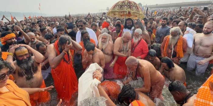 500-പേർക്ക്-ഭക്ഷണം-നൽകേണ്ടി-വരും-എന്നു-കരുതിയിടത്ത്-പ്രതിദിനം-നൽകേണ്ടി-വന്നത്-അമ്പതിനായിരം-പേർക്കുള്ള-ഭക്ഷണം!!-തിരുനാവായ-മഹാമാഘ-മേള-നൽകുന്നത്-ഹിന്ദുത്വ-രാഷ്ട്രീയം-വേരുകൾ-ഉറപ്പിക്കുന്നതിന്റെ-സൂചനകൾ?-വരും-വർഷങ്ങളിൽ-കേരള-രാഷ്ട്രീയത്തിലെ-കൊടുങ്കാറ്റാവുമോ-മഹാമാഘ-മേള?…