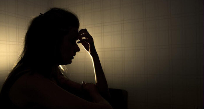 നിരന്തരം-ഗുണ്ടാപ്പിരിവ്-ആവശ്യപ്പെട്ട്-ശല്യപ്പെടുത്തി,-പണം-നല്‍കാന്‍-വിസമ്മതിച്ച-സ്പാ-ജീവനക്കാരിയെ-കൂട്ട-ബലാത്സംഗം-ചെയ്ത്-കാപ്പാ-കേസ്-പ്രതിയും-സുഹൃത്തുക്കളും,-പീഡന-ദൃശ്യങ്ങള്‍-പോണില്‍-പകര്‍ത്തി,-ബലം-പ്രയോഗിച്ച്-25,000-തട്ടിയതായും-പരാതി