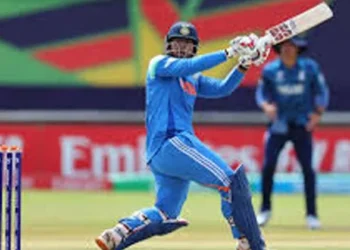 അണ്ടര്‍-19-ലോകകപ്പ്-ഫൈനലില്‍-കൂറ്റന്‍-സ്‌കോറുമായി-ഇന്ത്യ,-വൈഭവ്-സൂര്യവംശിക്ക്-തകര്‍പ്പന്‍-സെഞ്ച്വറി