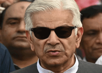 ഇസ്ലാമാബാദിലെ-ചാവേറാക്രമണം:-ഉത്തരവാദികൾ-ഇന്ത്യയും-താലിബാനുമെന്ന്-പാക്-പ്രതിരോധ-മന്ത്രി;-വായടപ്പിച്ച്-ഇന്ത്യയും-അഫ്​ഗാനും;-‘പാക്കിസ്ഥാൻ-സ്വന്തം-പ്രശ്നങ്ങൾക്ക്-മറ്റുള്ളവരെ-കുറ്റപ്പെടുത്തി-സ്വയം-വഞ്ചിക്കുന്നു‘വെന്ന്-വിദേശകാര്യ-മന്ത്രാലയം