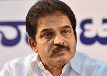 ഹാ-കഷ്ടം-എന്നേ-പറയാനുള്ളു…ഇതുകൊണ്ടൊന്നും-മുഖ്യമന്ത്രി-രക്ഷപ്പെടില്ല,-ശബരിമല-സ്വര്‍ണക്കൊള്ള-പുറത്തുവന്നതിന്-പിന്നാലെ-മുഖ്യമന്ത്രിക്ക്-സ്ഥലകാല-ബോധം-നഷ്ടപ്പെട്ടു,-എസ്ഐടി-മുഖ്യമന്ത്രിയുടെ-കയ്യിലല്ലേ,-അങ്ങനെയെങ്കിൽ-അക്കാലത്തെ-കാര്യവും-അന്വേഷിക്കട്ടേ…-പോറ്റി-ശബരിമലയിൽ-എത്തിയത്-2007ൽ,-അന്ന്-ആരായിരുന്നു-ദേവസ്വം-മന്ത്രി?-കെസി-വേണു​ഗോപാൽ