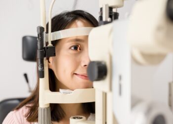 ഇന്ത്യയിൽ-നിശബ്ദ-നേത്രരോഗം:-എഎംഡി-കേസുകൾ-വർദ്ധിക്കുന്നത്-എന്തുകൊണ്ട്,-40-വയസ്സിനു-ശേഷം-ഇത്-തടയാൻ-കഴിയുമോ?