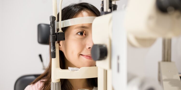 ഇന്ത്യയിൽ-നിശബ്ദ-നേത്രരോഗം:-എഎംഡി-കേസുകൾ-വർദ്ധിക്കുന്നത്-എന്തുകൊണ്ട്,-40-വയസ്സിനു-ശേഷം-ഇത്-തടയാൻ-കഴിയുമോ?