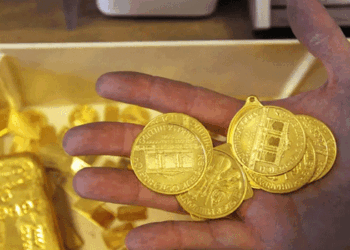 ചെറിയൊരു-കൈയ്യബദ്ധം…പ്രവാസി-യുവതിയുടെ-12.32-ലക്ഷം-രൂപയുടെ-സ്വർണ്ണം-കുപ്പത്തൊട്ടിയിൽ!!-വീണ്ടെടുത്ത്-തിരികെ-നല്കി-പോലീസ്