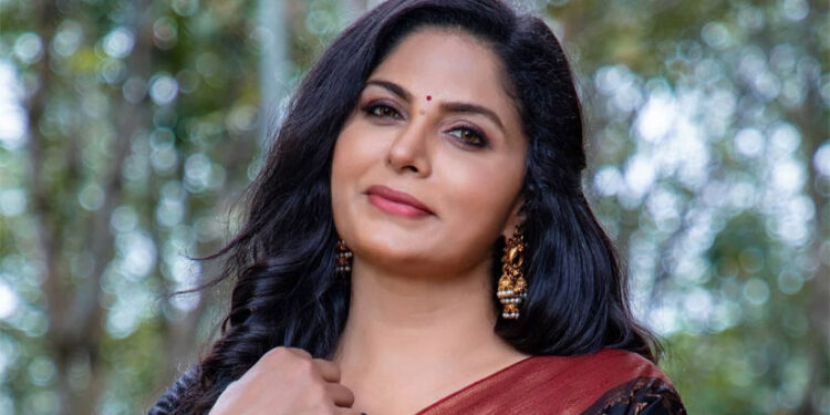 സിനിമ-വിവാഹത്തിന്-തടസ്സമാകുമെന്ന്-പേടിച്ചു;-കമലദളത്തിലെ-അവസരം-വേണ്ടെന്ന്-വെച്ചതിനെക്കുറിച്ച്-ആശ-ശരത്ത്