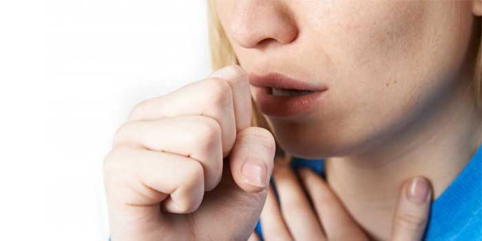 സംസ്ഥാനം-പനിയുടെ-പിടിയിൽ,-പ്രതിദിനം-ചികിത്സ-തേടിയെത്തുന്നത്-6500-ഓളം-പേർ!!-ഈ-വർഷം-റിപ്പോർട്ട്-ചെയ്യപ്പെട്ടത്-2.66-ലക്ഷം-പനി-കേസുകൾ,-പലർക്കും-ആഴ്ചകളോളം-നീണ്ടുനിൽക്കുന്ന-വരണ്ട-ചുമ,-ഉടൻ-ചികിത്സിച്ചെല്ലെങ്കിൽ-കാത്തിരിക്കുന്നത്-ന്യുമോണിയ-മുതൽ-ബ്രോങ്കൈൽ-ആസ്മയ്ക്കു-വരെ-ആരോഗ്യ-വിദഗ്ദർ