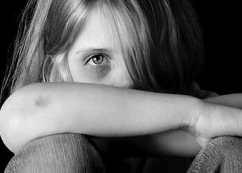 എളമക്കരയിൽ-പിതാവ്-കൊലപ്പെടുത്തിയ-ആറുവയസുകാരി-ഒരു-വർഷമായി-ലൈംഗികാതിക്രമത്തിന്-ഇര,-കൊല്ലപ്പെടുന്നതിന്-മണിക്കൂറുകൾ-മുൻപും-പീഡനത്തിന്-ഇരയായി…-മകളെ-കൊലപ്പെടുത്തി-ആത്മഹത്യ-ചെയ്ത-പിതാവും-സംശയത്തിന്റെ-നിഴലിൽ,-ഇയാൾ-മദ്യപാനത്തിന്-അടിമ…-പോക്സോ-കേസെടുത്ത്-പോലീസ്,-മകൾ-പീഡിപ്പിക്കപ്പെട്ട-കാര്യം-അറിയില്ല-അമ്മ