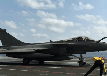 114-ൽ-ഒതുങ്ങില്ല;-നാവികസേനയ്ക്കായി-31-യുദ്ധവിമാനങ്ങൾ-കൂടി-വാങ്ങാനുള്ള-നീക്കം-ഇന്ത്യ-നടത്തുന്നുവെന്ന്-റിപ്പോർട്ട്;-കരാറ്-നടപ്പായാൽ-ഫ്രാൻസിനെക്കാൾ-റഫാൽ-എം-വിമാനങ്ങൾ-കൈവശമുള്ള-രാജ്യമായി-ഇന്ത്യ-മാറും