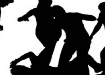 ഭക്ഷണം-നല്‍കാന്‍-വൈകി,-വെള്ളം-നിറച്ച-സ്റ്റീല്‍-ജഗ്ഗ്-കൊണ്ട്-ഹോട്ടല്‍-ജീവനക്കാരനെ-അടിച്ചിട്ടു,-ദേഹമാസകലം-മര്‍ദനം,-പിന്നാലെ-ഹോട്ടലിന്റെ-ചില്ല്-എറിഞ്ഞു-തകര്‍ത്തു,-കാല്‍നട-യാത്രക്കാരിക്ക്-പരിക്ക്