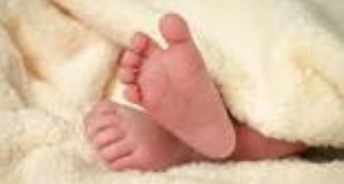 തെരുവില്‍-ഭക്ഷണശാല-തുടങ്ങാന്‍-പണമില്ല,-43113-രൂപയ്ക്ക്-നവജാത-ശിശുവിനെ-വില്‍ക്കാന്‍-ശ്രമിച്ച്-മാതാപിതാക്കള്‍,-കുഞ്ഞിനെ-വാങ്ങാന്‍-വേഷം-മാറിയെത്തി-പൊലീസുകാര്‍,-19കാരനും-22-കാരിയും-അറസ്റ്റില്‍