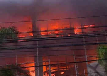 കോഴിക്കോട്-ജയലക്ഷ്മി-ടെക്സ്റ്റൈൽസിൽ-തീപിടിത്തം;-രക്ഷാപ്രവർത്തനം-തുടരുന്നു