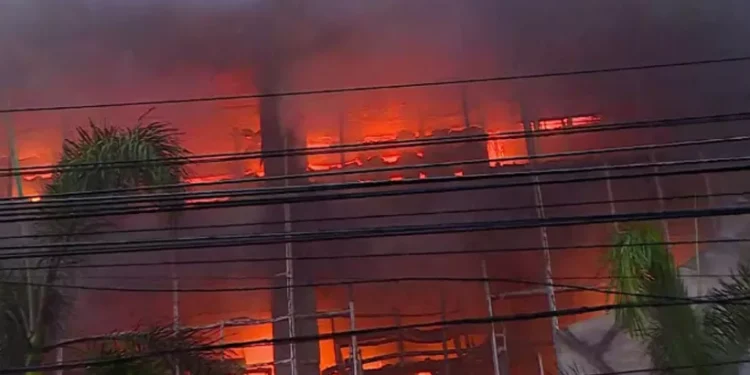 കോഴിക്കോട്-ജയലക്ഷ്മി-ടെക്സ്റ്റൈൽസിൽ-തീപിടിത്തം;-രക്ഷാപ്രവർത്തനം-തുടരുന്നു