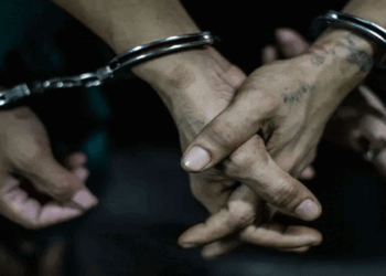 പാക്കിസ്ഥാന്-കൊച്ചി-കപ്പൽ-ശാലയിലെ-രഹസ്യങ്ങൾ-ചോർത്തി-നല്കി;-ഒരാൾകൂടി-പിടിയിൽ;-അറസ്റ്റിലായവരുടെ-എണ്ണം-അഞ്ചായി;-ഇന്ത്യൻ-നാവികസേനയുടെ-കപ്പലുകളുടെ-രഹസ്യപട്ടിക,-തിരിച്ചറിയൽ-നമ്പറുകൾ-എന്നീ-പ്രധാന-വിവരങ്ങൾ-കൈമാറി,-പ്രതികൾ-നേടിയത്-വൻതുക