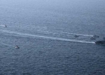 ‘കൂടുതൽ-കളിച്ചാൽ-യുഎസ്-വിമാനവാഹിനികളെ-മുങ്ങിക്കളയും’-ഖമനെയിയുടെ-മുന്നറിയിപ്പ്!!-സന്നാഹങ്ങളുമായി-പടപ്പുറപ്പാടിന്-ഇറങ്ങിപ്പുറപ്പെട്ട-അമേരിക്കയ്ക്ക്-ഹോർമുസ്-കടലിടുക്കിൽ-ചെക്കുവച്ച്-ഇറാൻ!!-1980-ന്-ശേഷം-പശ്ചിമേഷ്യയിലെ-പ്രധാന-ജലപാതം-അടയ്ക്കുന്നത്-ഇതാദ്യം