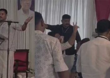 ‘സമയം-കഴിഞ്ഞു,-നിർത്തിക്കോ’….’മൈക്കിൽ-പിടിച്ചു-വലിക്കരുത്…-പറയാനുള്ളത്-പറഞ്ഞിട്ടേ-പോകൂ,-ഇനിയിപ്പോ-സ്ഥലം-മാറ്റിയാലും-സസ്പെൻഡ്-ചെയ്താലും-പറയാനുള്ള-കാര്യങ്ങൾ-പറഞ്ഞിട്ടേപോകൂ’—പോലീസ്-അസോസിയേഷൻ-സമ്മേളനത്തിനിടെ-സംഘർഷം,-മൈക്ക്-പിടിച്ചുമേടിക്കാൻ-ശ്രമിച്ചത്-എസ്എഫ്ഐക്കാർ-പോലീസുകാരനെ-ആക്രമിച്ച-സംഭവം-സംസാരിക്കുന്നതിനിടെ