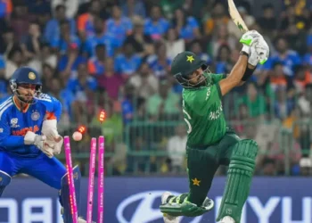 ബാബർ-അസം-പാകിസ്ഥാന്-ബാധ്യതയാകുന്നോ?-സൂപ്പർ-എട്ടിൽ-നിർണ്ണായക-തീരുമാനത്തിനൊരുങ്ങി-മാനേജ്‌മെന്റ്!