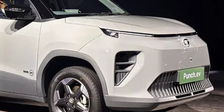 ബാറ്ററി-വാടകയ്ക്ക്-എടുക്കാം;-വെറും-6.49-ലക്ഷം-രൂപയ്ക്ക്-പഞ്ച്-ഇവി-സ്വന്തമാക്കാൻ-സുവർണ്ണാവസരം