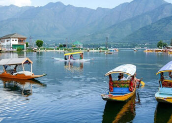 ജമ്മു-കശ്മീരിൽ-സഞ്ചാരികളുടെ-വരവിൽ-കുതിപ്പ്