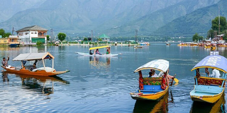 ജമ്മു-കശ്മീരിൽ-സഞ്ചാരികളുടെ-വരവിൽ-കുതിപ്പ്