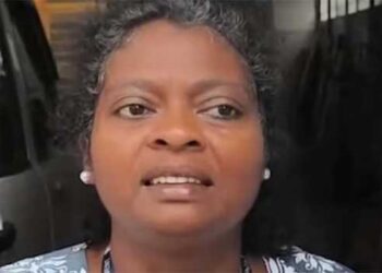 പഞ്ചായത്ത്-പ്രസിഡന്റും-സെക്രട്ടറിയും-തമ്മിൽ-തർക്കം,-പ്രസിഡന്റ്-തന്നെ-ജോലി-ചെയ്യാനനുവദിക്കുന്നില്ലെന്നാരോപിച്ച്-കയ്യിൽ-കരുതിയ-കത്തിയെടുത്ത്-ആത്മഹത്യാഭീഷണി-മുഴക്കി-സെക്രട്ടറി,-ആത്മഹത്യ-ചെയ്യാനല്ല-കുത്താനാണ്-കത്തിയെടുത്തതെന്ന-മറ്റൊരു-വനിതാ-പഞ്ചായത്തം​ഗം