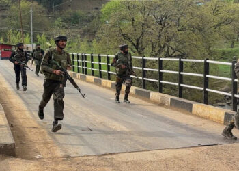കിഷ്ത്വാറിൽ-സൈനിക-നടപടി;-രണ്ട്-തീവ്രവാദികളെ-വധിച്ചു,-വൻ-ആയുധശേഖരം-പിടിച്ചെടുത്തു