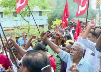 10-വർഷങ്ങൾക്ക്-ശേഷം-നടന്ന-തെരഞ്ഞെടുപ്പ്,-കോൺഗ്രസ്-ബഹിഷ്കരിച്ചു!!-അങ്കം-സിപിഎമ്മും-ബിജെപിയും-തമ്മിൽ,-കരുവന്നൂർ-ബാങ്ക്-ഭരണസമിതി-തെരഞ്ഞെടുപ്പിൽ-സിപിഎമ്മിന്-സമ്പൂർണ്ണ-ജയം