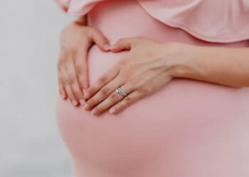 ജനനേന്ദ്രിയത്തിൽ-മുറിവുണ്ടാക്കിയപ്പോൾ-മലാശയവും-മുറി‍ഞ്ഞു,-വേദനിച്ച്-കരഞ്ഞപ്പോള്‍-അഹങ്കാരിയെന്ന്-വിളിച്ച്-ആക്ഷേപിച്ചു,-മുറിവില്‍-മരുന്നുവച്ചത്-കൈക്കൂലി-കൊടുത്തപ്പോള്‍,-ഭര്‍ത്താവിന്റെ-ഓട്ടോവിറ്റാണ്-ചികിത്സ-നടത്തിയത്,-മകനെ-ഒന്നെടുക്കാൻ-പോലും-കഴിയാത്ത-അവസ്ഥയാണ്,-ഡോക്ടര്‍-ബിന്ദുവിനെതിരെ-വെളിപ്പെടുത്തലുമായി-യുവതി