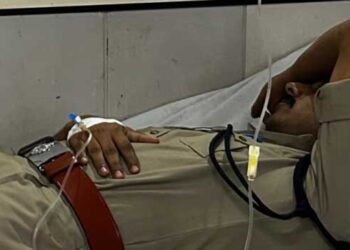 ക്ഷേത്രോത്സവത്തിനിടെ-നടുറോഡിൽ-കിടന്ന്-സിപിഎം-വെളളറട-ലോക്കൽ-സെക്രട്ടറിയുൾപ്പെടെയുള്ളവരുടെ-സംഘം-നൃത്തം,-ഗതാഗത-കുരുക്ക്-വന്നതോടെ-മാറി-നിൽക്കാൻ-ആവശ്യപ്പെട്ട-എസ്ഐയെ-എടുത്തിട്ട്-തല്ലി,-ലോക്കൽ-സെക്രട്ടറി-ഉൾപ്പെടെ-രണ്ടുപേർക്കെതിരെ-കേസ്