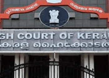 സർക്കാർ-ജീവനക്കാർ-സ്പാർക്കിൽ-നല്കിയ-വിവരങ്ങളിൽ-നിന്നും-അനുമതിയില്ലാതെ-ഫോൺ-നമ്പറുകളെടുത്ത്-തിരഞ്ഞെടുപ്പ്-പ്രചരണം;-മുഖ്യമന്ത്രിയുടെ-ഓഫീസിനെതിരെ-ഹൈക്കോടതിയിൽ-ഹർജി