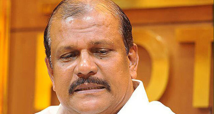 മഹാത്മാ-ഗാന്ധി-ദൈവം-തമ്പുരാനാണോ?-ഇവിടെ-രണ്ട്-പെങ്കൊച്ചുങ്ങളുടെ-തോളേൽ-കൈയിട്ട്-നടന്നുപോയതല്ലാതെ,-ഗാന്ധിജി-ഒരു-ചുക്കും-ചെയ്തിട്ടില്ല,-ഒന്നും-കിട്ടാനില്ലാഞ്ഞിട്ട്-ബ്രിട്ടീഷുകാര്‍-ഇട്ടേച്ച്-പോയതാണ്,-രാഷ്ട്രപിതാവിനെ-അധിക്ഷേപിച്ച്-പി-സി-ജോര്‍ജ്