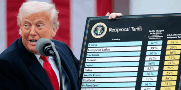 ട്രംപിന്റെ-നീക്കത്തിന്-തടയിട്ട്-കോടതി;-‘ഇക്കണോമിക്-പവേഴ്സ്-ആക്ട്-ഉപയോഗിച്ച്-നികുതി-ചുമത്താൻ-പ്രസിഡന്റിന്-അധികാരമില്ല’;-നാളെ-മുതൽ-ഇറക്കുമതി-നികുതി-പിരിവ്-നിർത്തലാക്കും