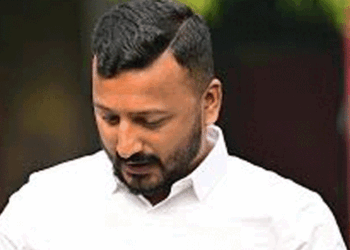 ജാമ്യ-വ്യവസ്ഥ-ലംഘിച്ച്-പരാതിക്കാരിയെ-രഹസ്യമൊഴി-നല്കിയതിന്റെ-പിറ്റേന്ന്-വാട്സാപ്പിൽ-വിളിക്കാൻ-ശ്രമിച്ചു,-രാഹുൽ-മാങ്കൂട്ടത്തിലിനോട്-നേരിട്ട്-ഹാജരാകണമെന്ന്-കോടതി