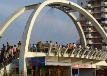 കൊച്ചി-മറൈൻ-ഡ്രൈവിൽ-മഴവിൽ-പാലത്തിനു-നവജാത-ശിശുവിന്റെ-മൃതദേഹം!!-പൊക്കിൾകൊടി-പോലും-മുറിച്ചുമാറ്റാത്ത-കുഞ്ഞിന്റെ-ശരീരം-കായലിൽ-കൂടി-ഒഴുകി-നടക്കുന്ന-നിലയിൽ