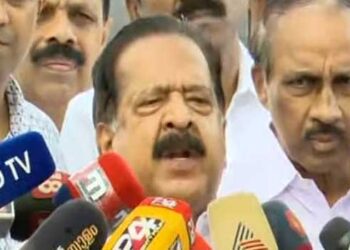 ‘സ്വർണക്കൊള്ളയിലെ-യഥാർഥ-പ്രതി-കടകംപള്ളി-സുരേന്ദ്രൻ-ഇവിടെ-വിലസുന്നു,-അയ്യപ്പ-സംഗമത്തിന്-ഏറ്റവും-കൂടുതൽ-മുൻകൈയെടുത്ത-വാസവൻ-കൊള്ള-പുറത്തു-വന്നപ്പോൾ-അന്യൻ-കളിക്കുന്നു,-പി.-രാജീവിന്-ഈയിടെയായി-സ്ഥലകാല-വിഭ്രാന്തി!!-ഞങ്ങൾ-അവിശ്വാസം-കൊണ്ടുവന്നാൽ-മുഖ്യമന്ത്രി-എഴുതി-കൊണ്ടുവന്നത്-രണ്ടു-മണിക്കൂർ-പ്രസംഗിക്കും,-അത്-കേൾക്കാൻ-ഞങ്ങൾക്ക്-മനസില്ല’-ചെന്നിത്തല