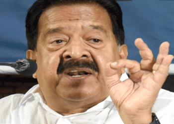 ‘സർക്കാർ-ജീവനക്കാരുടെ-വ്യക്തി​ഗത-വിവരങ്ങൾ-കൈമാറണമെന്ന-ആവശ്യവുമായി-വിവിധ-വകുപ്പുകൾക്ക്-മുഖ്യമന്ത്രിയുടെ-ഓഫീസ്-കത്തയച്ചു;-സ്‌പിംഗ്ലർ-കേസിന്-സമാനമായ-രീതിയിലുള്ള-ഡാറ്റാ-കച്ചവടം’;-തെളിവുമായി-രമേശ്-ചെന്നിത്തല