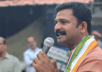 ‘മുട്ടുകാൽ-തല്ലിയൊടിക്കുന്നതും-വെട്ടുന്നതും-കൊല്ലുന്നതും-നിങ്ങൾക്ക്-ഒരു-വിനോദമാണെങ്കിലും-ആ-മുൻകാല-ഓർമകളുടെ-ബലത്തിൽ-പ്രതിപക്ഷ-നേതാവിന്റെ-കാലു-തല്ലിയൊടിക്കാൻ-വസീഫ്-ഒന്നുകൂടി-ജനിച്ചു-വളരേണ്ടി-വരും’-മറുപടിയുമായി-ജിന്റോ-ജോൺ