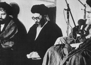 ഖമനേയിയുടെ-അടിത്തറയിളകിത്തുടങ്ങിയത്-ഹിജാബ്-നിയമലംഘനത്തിന്റെ-പേരിൽ-പിടികൂടിയ-അമിനിയുടെ-മരണത്തോടെ!!-ഇസ്ലാമിക്-വിപ്ലവത്തിന്റെ-നേതാവായ-ആയത്തുള്ള-റുഹൊള്ളയുടെ-പ്രിയ-ശിഷ്യൻ,-1981-ൽ-നടന്ന-ബോംബാക്രമണത്തിൽ-ഒരു-കൈയ്യുടെ-ശക്തി-ഭാ​ഗികമായി-നഷ്ടപ്പെട്ടു