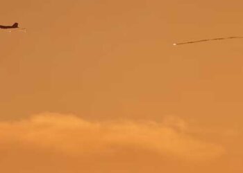 അത്-കുവൈറ്റിനു-പറ്റിയ-അബദ്ധം,-അമേരിക്കയുടെ-മൂന്ന്-എഫ്-15ഇ-യുദ്ധവിമാനങ്ങൾ-വെടിവച്ചിട്ടതായി-യുഎസ്-സൈന്യം,-വിമാനങ്ങളിലുണ്ടായിരുന്ന-ആറ്-ജീവനക്കാരും-സുരക്ഷിതർ,-ഇറാനെതിരായ-സൈനിക-ഓപ്പറേഷനിൽ-കുവൈറ്റ്-പ്രതിരോധ-സേന-നൽകുന്ന-പിന്തുണയ്ക്കു-നന്ദി-യുഎസ്-സൈന്യം,-ലെബനനിൽ-ഇസ്രയേൽ-വ്യോമാക്രമണത്തിൽ-31-പേർ-കൊല്ലപ്പെട്ടു,-149-പേർക്ക്-പരുക്ക്