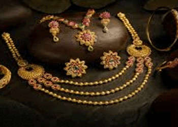 ആശ്വാസം-പൊന്നേ!-യുദ്ധ-പശ്ചാത്തലത്തിൽ-കുതിക്കുമെന്ന്-കരുതിയ-സ്വർണ്ണവില-ഉയരാതെ-സമാധാന-നിലയിൽ;-പവന്-1,24,680-രൂപ