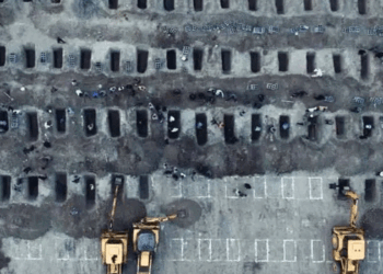 ഉള്ളുലയ്ക്കും-യുദ്ധക്കാഴ്ച…-ഇറാനിൽ-കൊല്ലപ്പെട്ട-160-ലേറെ-സ്കൂൾ-കുട്ടികളുടെ-കൂട്ടസംസ്‌കാരം;-കബറുകളുടെ-ചിത്രവുമായി-വിദേശകാര്യമന്ത്രി