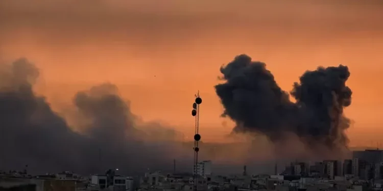 ഇറാനിൽ-ഇസ്രയേൽ-വ്യോമാക്രമണം;-വിമാനത്താവളത്തിൽ-നിർത്തിയിട്ടിരുന്ന-യാത്രാവിമാനം-തകർന്നു