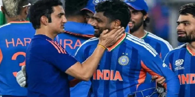 സഞ്ജുവിന്റെ-കവിളില്‍-തൊട്ട്-ഗൗതം-ഗംഭീര്‍…സ‌‌ഞ്ജുവിനെക്കുറിച്ചുള്ള-കരുതലിനെക്കുറിച്ച്-ഗൗതം-ഗംഭീര്‍-പറഞ്ഞത്