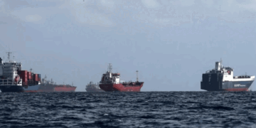 യുദ്ധം-അവസാനിച്ചാലും-ഹോർമൂസിൽ-പിടിമുറുക്കാൻ-ഇറാൻ;-ഇതുവഴി-പോകുന്ന-കപ്പലുകൾ-ഇനി-ടോൾ-നല്കണം;-ഇറാനെതിരെ-ഉപരോധം-ഏർപ്പെടുത്തിയ-രാജ്യങ്ങൾക്കുമേൽ-കൂതുതൽ-നിയന്ത്രണങ്ങൾ