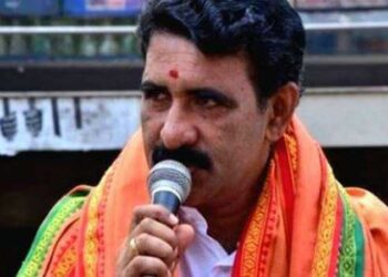 ‘ഇടതനും-വലതനും-ഹിന്ദു-സമൂഹത്തിൽ-നിന്നുള്ള-സ്ഥാനാർത്ഥിയെ-നിർത്തുന്നില്ല,-അര-നൂറ്റാണ്ടായി-ഗുരുവായൂരപ്പൻറെ-മണ്ണിൽ-ഒരു-ഹിന്ദു-എംഎൽഎ-ഉണ്ടായിട്ടില്ല,-തൊട്ടടുത്ത-മലപ്പുറത്തും-അങ്ങനെ-തന്നെ,-ഇതാല്ലേ-മതേതരം…-ഇത്-കൊടുങ്ങല്ലൂരമ്മയുടെ-നിശ്ചയമാണ്,-ഗുരുവായൂരപ്പൻറെ-മണ്ണ്-വീണ്ടെടുക്കേണ്ട-ദൗത്യമാണ്-എനിക്ക്’-വർ​ഗീയത-പറഞ്ഞ്-വോട്ടുപിടിക്കാൻ-അഡ്വ:-ബി.-ഗോപാലകൃഷ്ണൻ