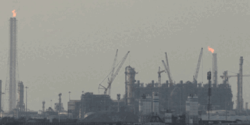 ഇറാൻ-ആക്രമണം:-‘ഖത്തറിന്റെ-എൽഎൻജി-കയറ്റുമതി-ശേഷിയുടെ-17-ശതമാനത്തോളം-തടസ്സപ്പെടുത്തി;അഞ്ച്-വർഷത്തേയ്ക്ക്-ഇന്ധന-കയറ്റുമതി-പ്രതിസന്ധിയിലാകും‘-ഊർജ്ജകാര്യ-മന്ത്രി;-ഇന്ത്യ-പെട്ടു