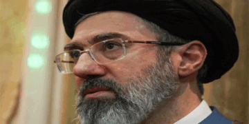 യുദ്ധരീതി-മാറ്റാനുള്ള-നീക്കത്തിൽ-ഇറാൻ;-‘ആഗോള-അഹങ്കാരത്തിന്’-എതിരെയുള്ള-ഈ-പോരാട്ടത്തിൽ-വിട്ടുവീഴ്ചകളില്ല;-ഇനിയങ്ങോട്ടുള്ള-ആക്രമണങ്ങൾ-മിസൈലുകളിൽ-ഒതുങ്ങില്ല‘-ഈദ്-സന്ദേശത്തിൽ-മുജ്തബ-ഖമനേയി