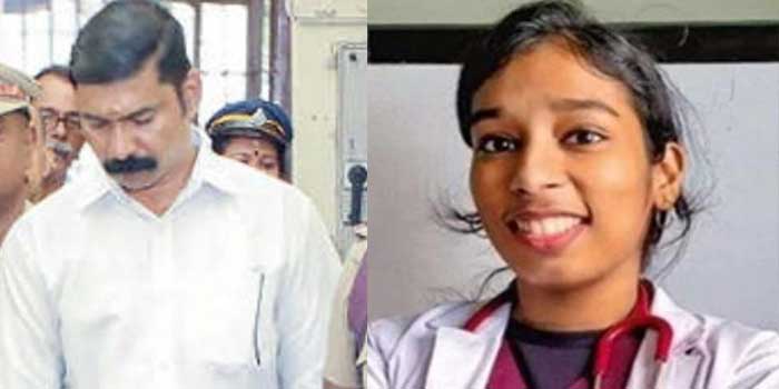 “നിയമത്തിന്-കൊടുക്കാൻ-കഴിയുന്ന-വിധി-ഇതായിരിക്കും,-വധശിക്ഷ-നൽകണം,-മകൾ-അനുഭവിച്ച-വേദന-പ്രതിയും-അറിയണം”…-കൂടെയുള്ളവർ-ഓടിരക്ഷപ്പെടാൻ-ശ്രമിച്ചപ്പോൾ-നിസ്സഹായയായി-നിന്ന-ഡോ.-വന്ദന-ദാസിനെ-സർജിക്കൽ-കത്രിക-കൈക്കലാക്കി-പ്രതി-കുത്തിയത്-23-തവണ…കേരളത്തെ-നടുക്കിയ-കൊലപാതകത്തിൽ-പ്രതി-സന്ദീപിന്-ജീവപര്യന്തം,-ഒരു-ലക്ഷം-പിഴയും