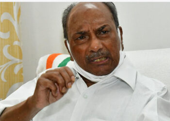 കേരളത്തിലെ-ജനങ്ങള്‍ക്ക്-ഒരു-ചിന്ത-മാത്രമേയുള്ളൂ,-പിണറായി-ഭരണം-അവസാനിക്കണം,-തങ്ങളുടെ-ചിന്തയും-അത്-തന്നെയാണ്,-കോൺഗ്രസിലിപ്പോൾ-വലിയ-പൊട്ടിത്തെറിയാണെന്നാണ്-ചിലര്‍-പറഞ്ഞു-നടക്കുന്നത്-എ-കെ-ആന്റണി