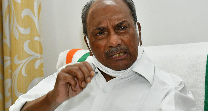 കേരളത്തിലെ-ജനങ്ങള്‍ക്ക്-ഒരു-ചിന്ത-മാത്രമേയുള്ളൂ,-പിണറായി-ഭരണം-അവസാനിക്കണം,-തങ്ങളുടെ-ചിന്തയും-അത്-തന്നെയാണ്,-കോൺഗ്രസിലിപ്പോൾ-വലിയ-പൊട്ടിത്തെറിയാണെന്നാണ്-ചിലര്‍-പറഞ്ഞു-നടക്കുന്നത്-എ-കെ-ആന്റണി