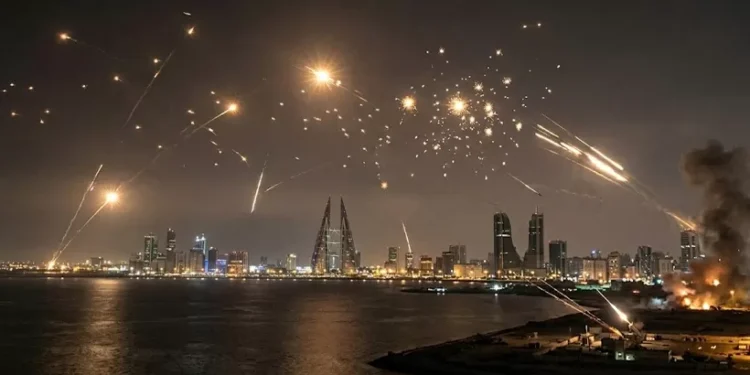 ബഹ്റൈന്-നേരെ-ഇറാന്റെ-മിസൈൽ-ആക്രമണം;-ആകാശത്ത്-വെച്ച്-തകർത്ത്-പ്രതിരോധ-സേന